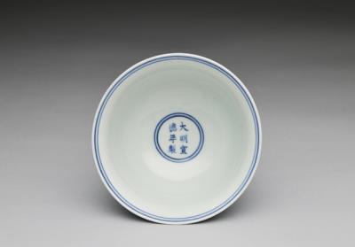 图片[3]-Stem cup with underglaze-blue decoration of clouds, dragons, and billows, Ming dynasty, Xuande reign (1426-1435)-China Archive